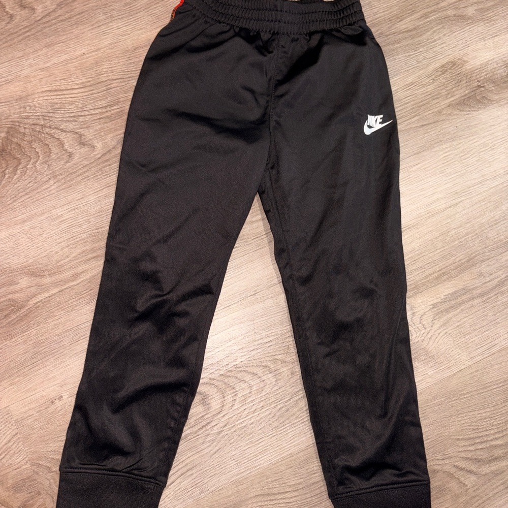 Nike Kids Black Sweatpants joggers with White Logo M 6 boys